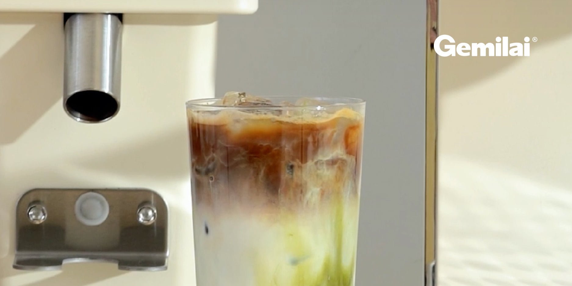 Matcha Coconut Latte: A Creamy Fusion of Coffee and Green Tea - Gemilai