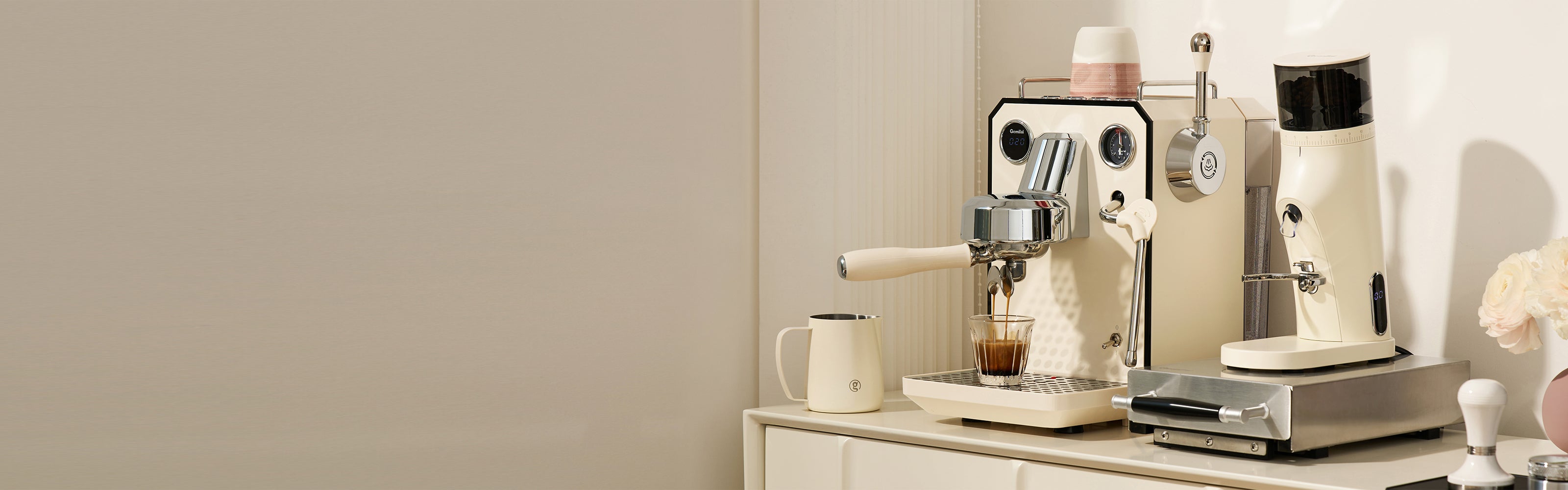 <h2><strong>Pick Up a Matching Bean GrinderBuild an All-in-one Coffee corner</strong></h2>